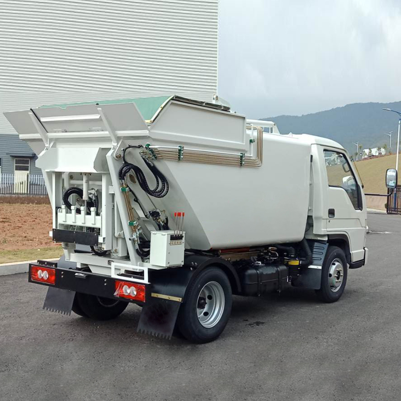 China Factory Descarregar caminhões de saneamento para transporte sustentável de resíduos urbanos