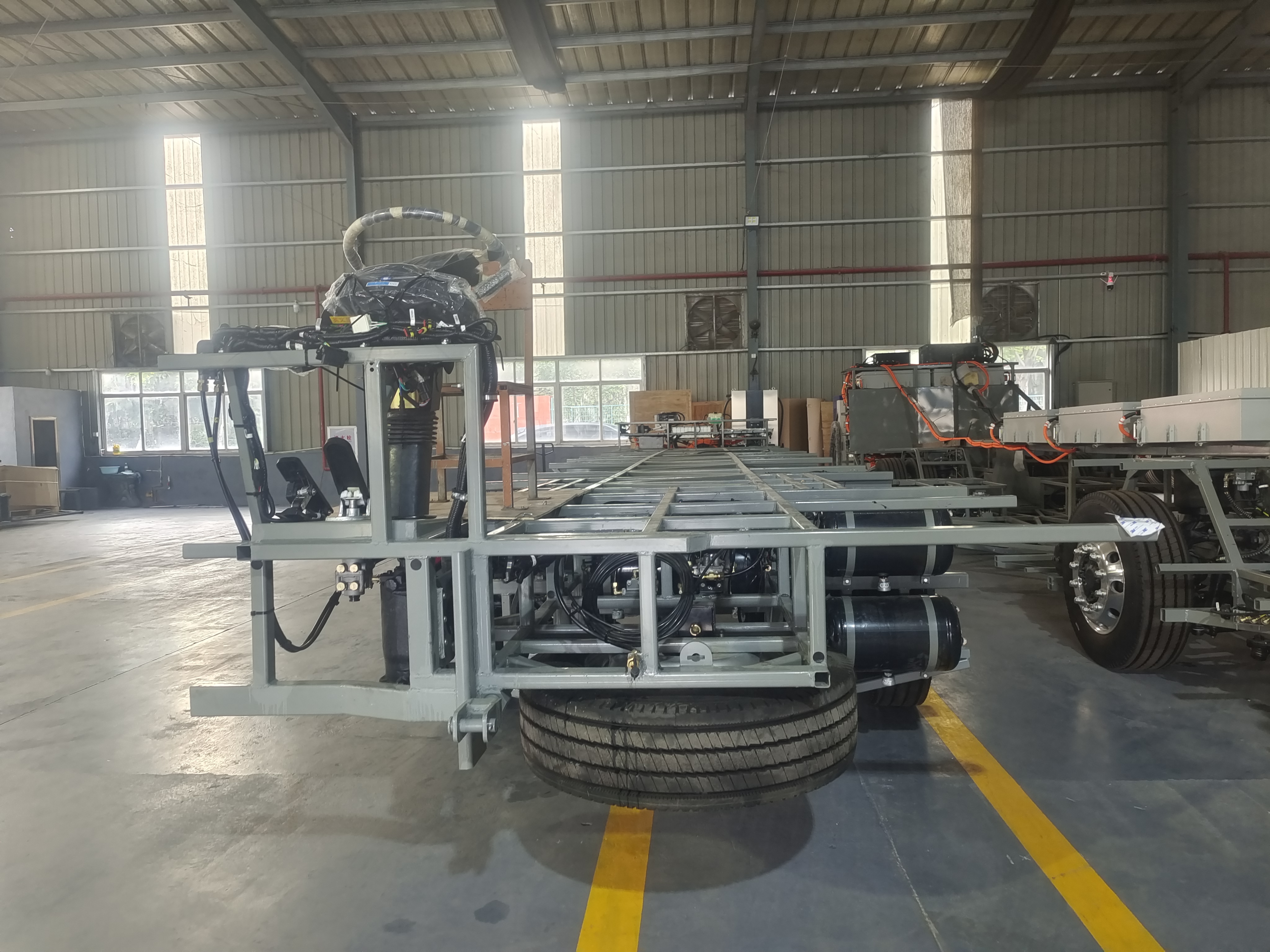 12m confortável chassi de treinador elétrico puro - dedicado ao turismo de luxo/transporte de passageiros suburbanos