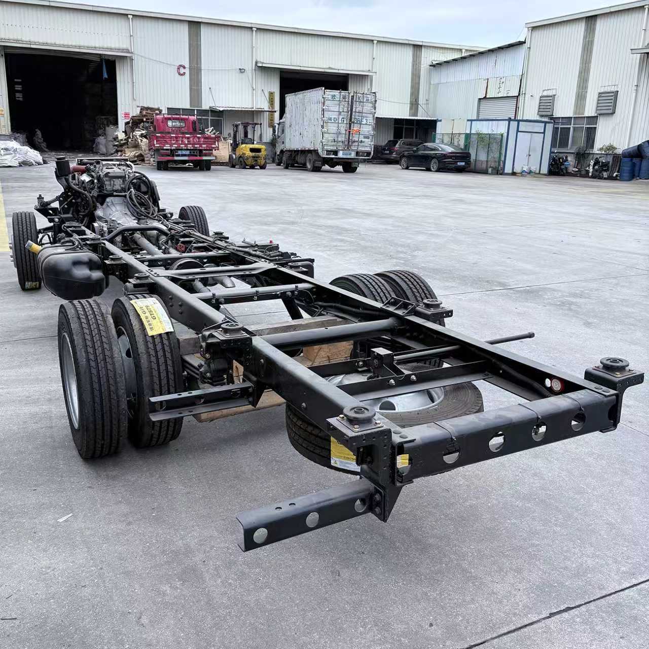 CHASSIS DE TREINADOR DE DIESEL DIESEL DE 7 M FATÓRIA DA CHINA - Absorção de choque de alta resistência, adequada para condições complexas da estrada urbana e rural