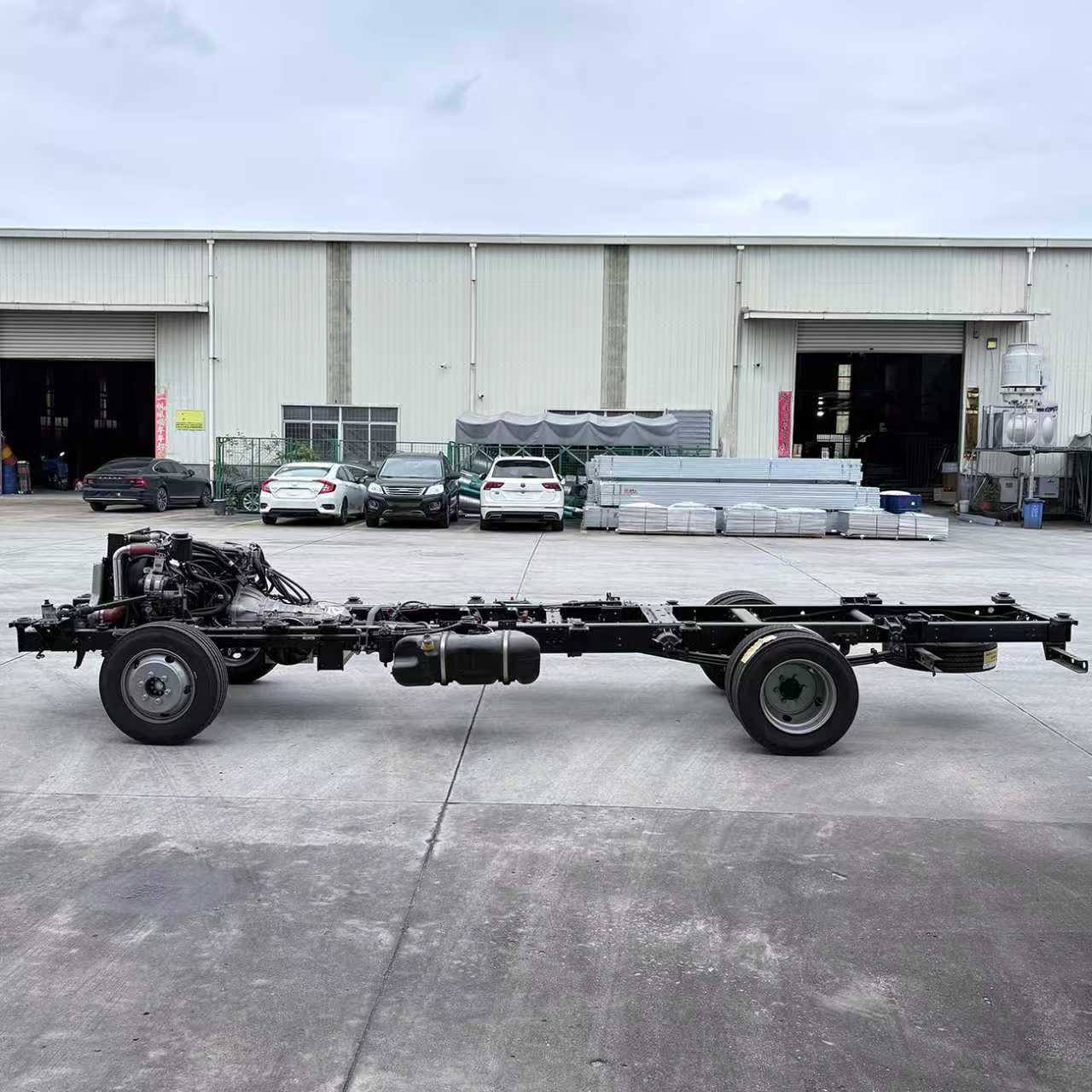 CHASSIS DE TREINADOR DE DIESEL DIESEL DE 7 M FATÓRIA DA CHINA - Absorção de choque de alta resistência, adequada para condições complexas da estrada urbana e rural