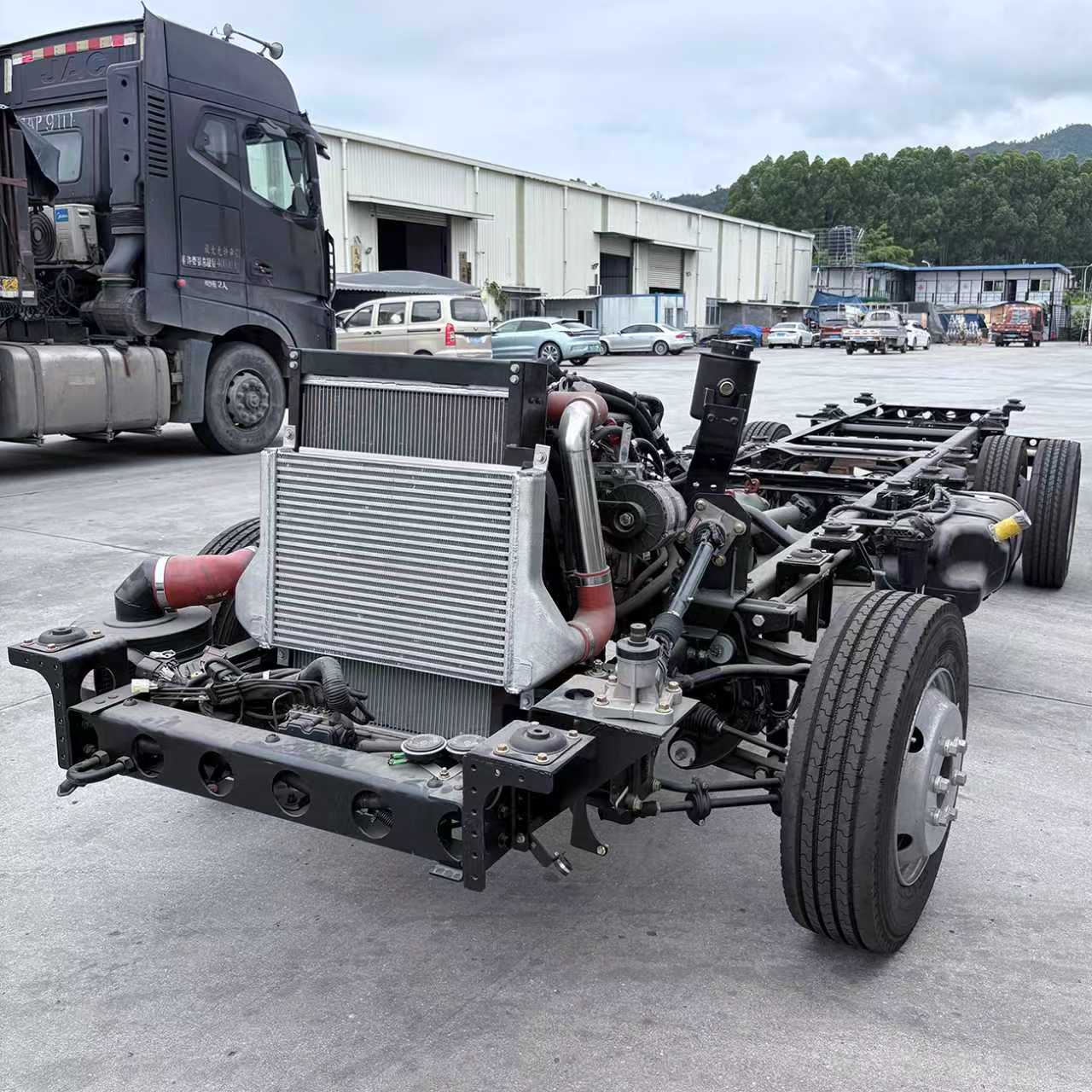 CHASSIS DE TREINADOR DE DIESEL DIESEL DE 7 M FATÓRIA DA CHINA - Absorção de choque de alta resistência, adequada para condições complexas da estrada urbana e rural